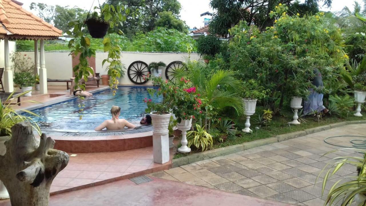 Embiente Guest House Negombo Bagian luar foto